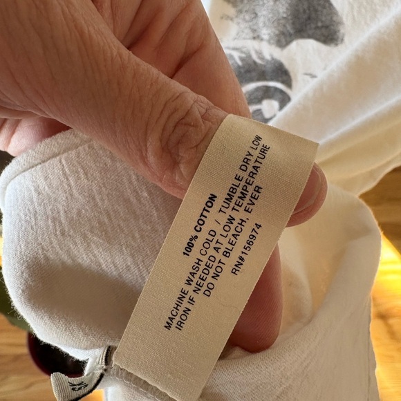 imogene + willie Cream Graphic Tee - Picture 5 of 7